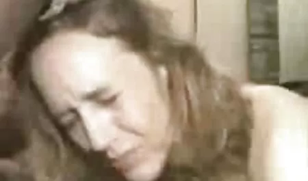 اما گربه سکس کارتونی مادر وپسر سیاه و سفید